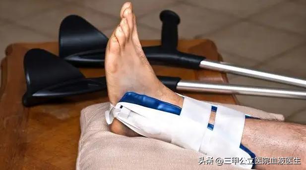 内马尔脚踝90度扭曲治疗,内马尔脚踝90度扭曲拉莫斯