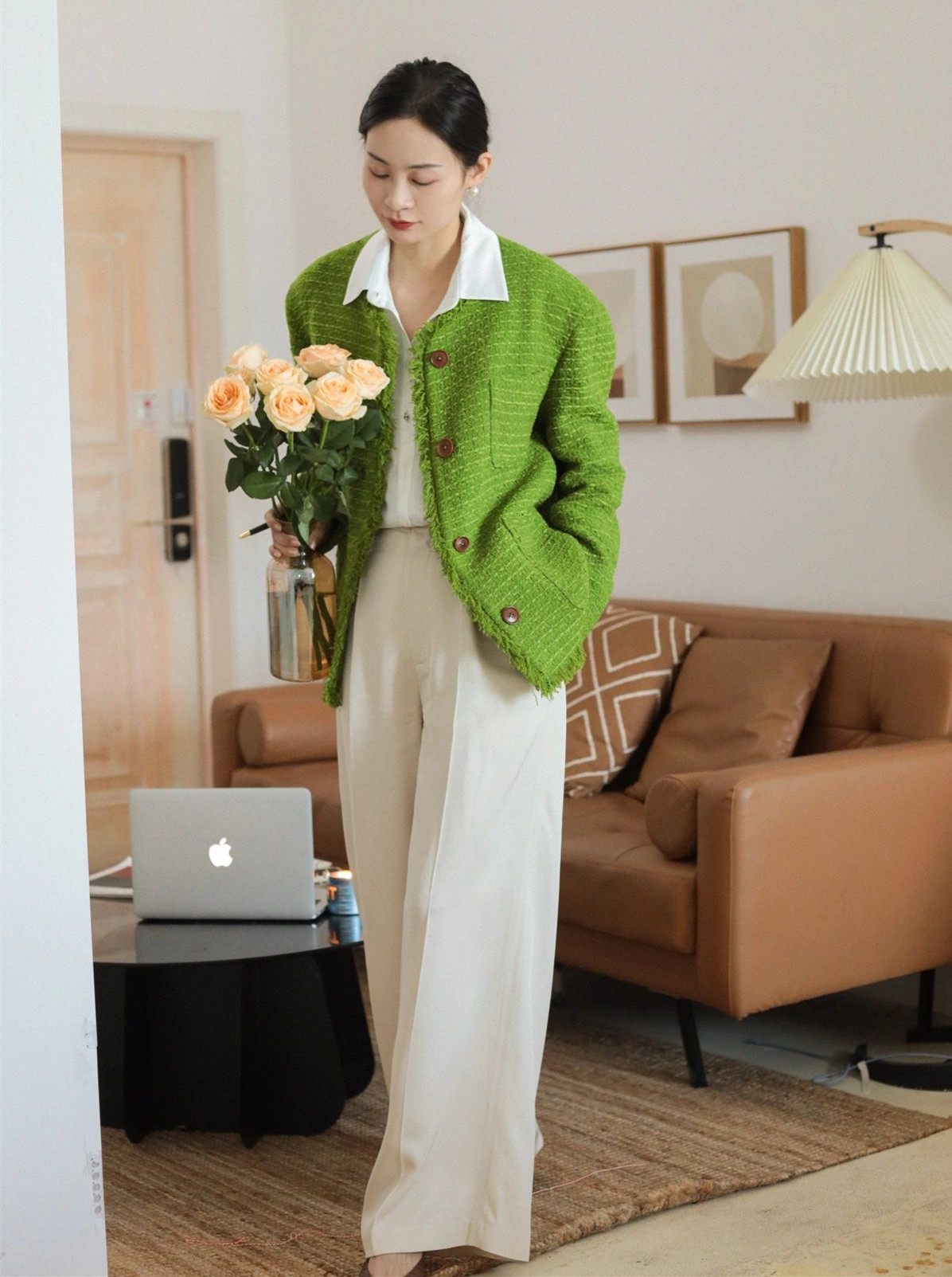 女士衬衣太大了要怎么穿才好看,中年女性衬衣怎么穿