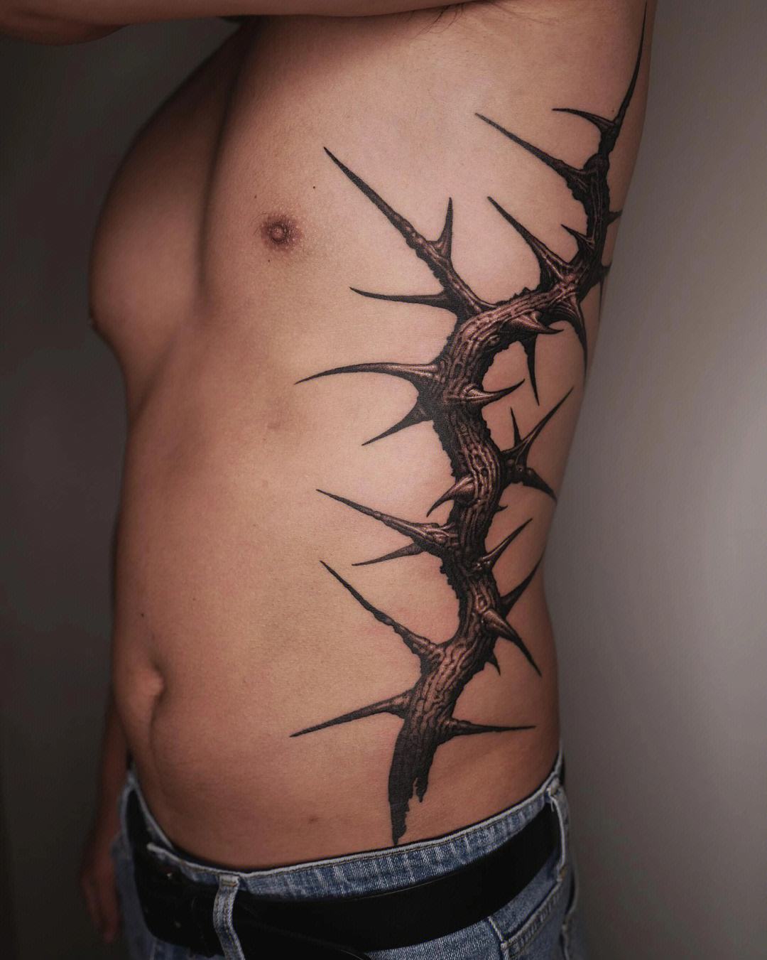 企业不招纹身员工违法吗,公司能辞退有纹身的员工吗