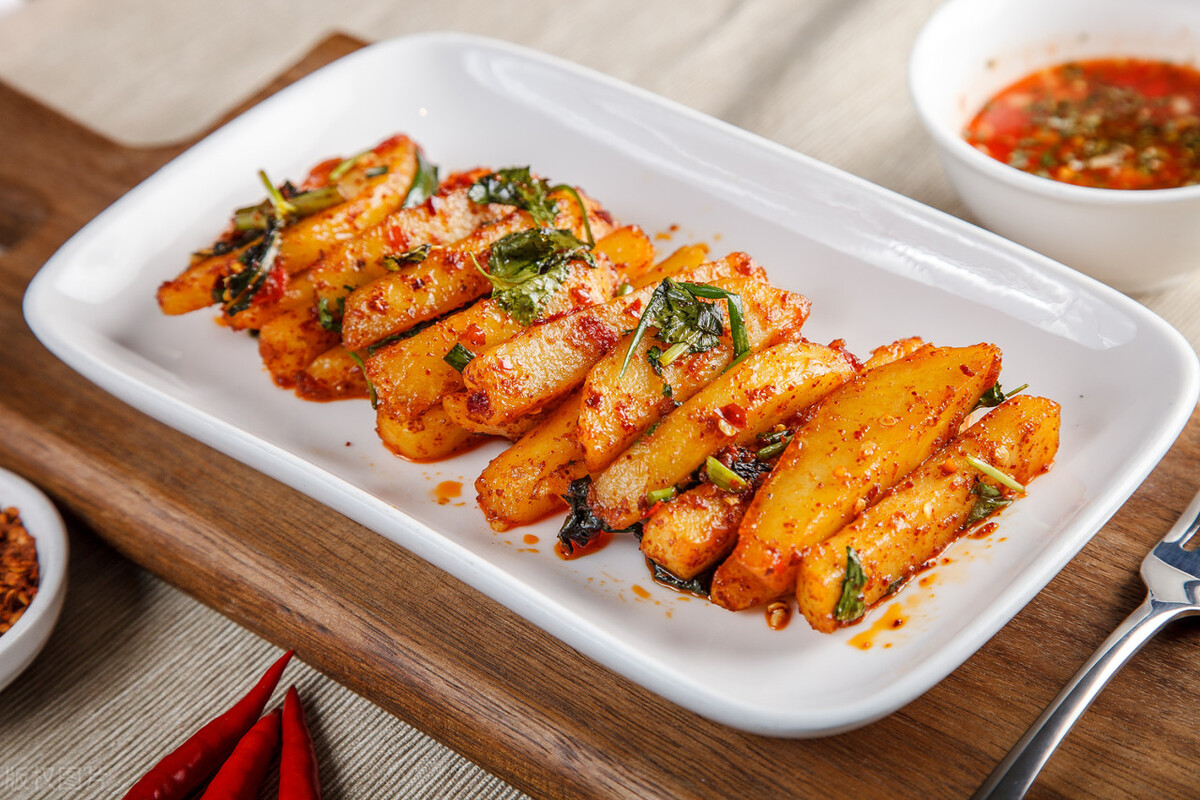 义乌夫妻俩摆摊日赚9000,夫妻夜市摆摊日入9000元义乌