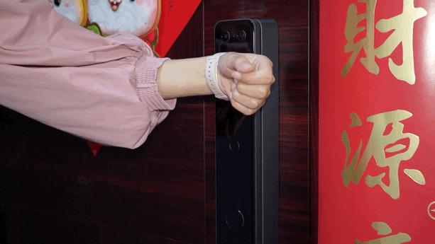 不更换锁体防盗门换智能锁,防盗门连体锁更换智能门锁