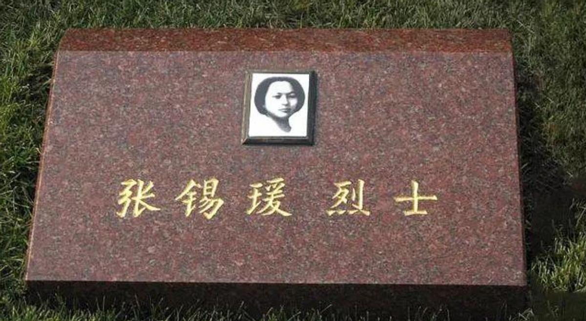 1990年，86岁的*小平邓**来到发妻墓前，对邓楠说：她比照片上更漂亮