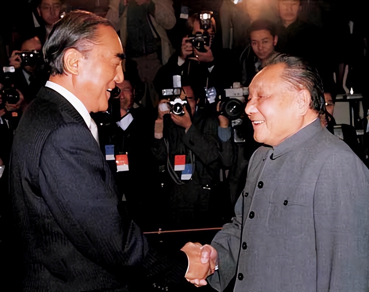 “日本*小平邓**”金丸*访信**华,请求姬鹏飞:见不到邓公,我不好交待