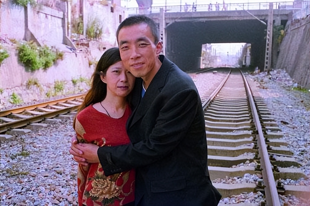 被*品毒**毁掉的人生，带你走进瘾君子的真实生活，看得人心惊肉跳