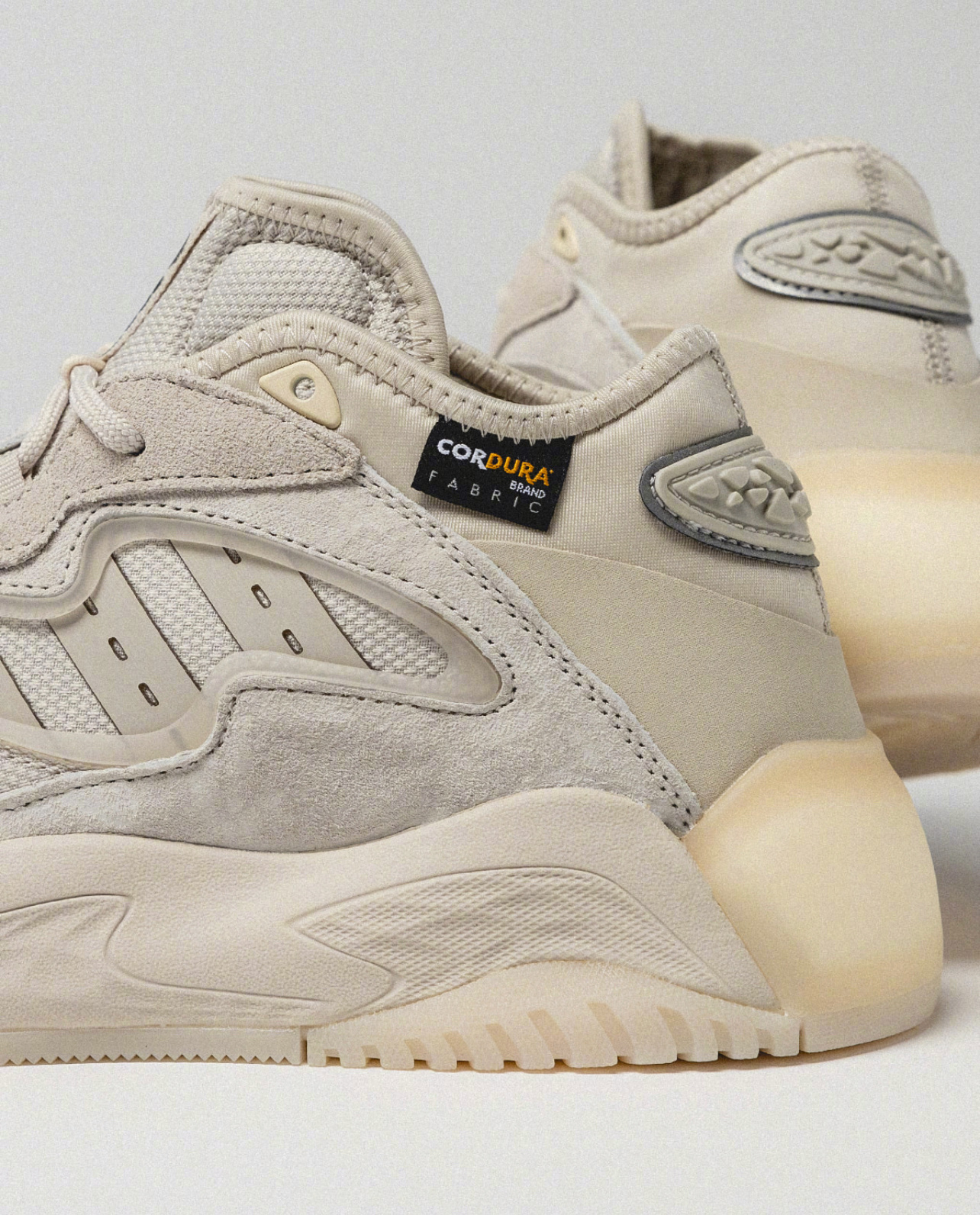 阿迪达斯米切尔3代篮球鞋黑紫,阿迪达斯为米切尔设计的球鞋