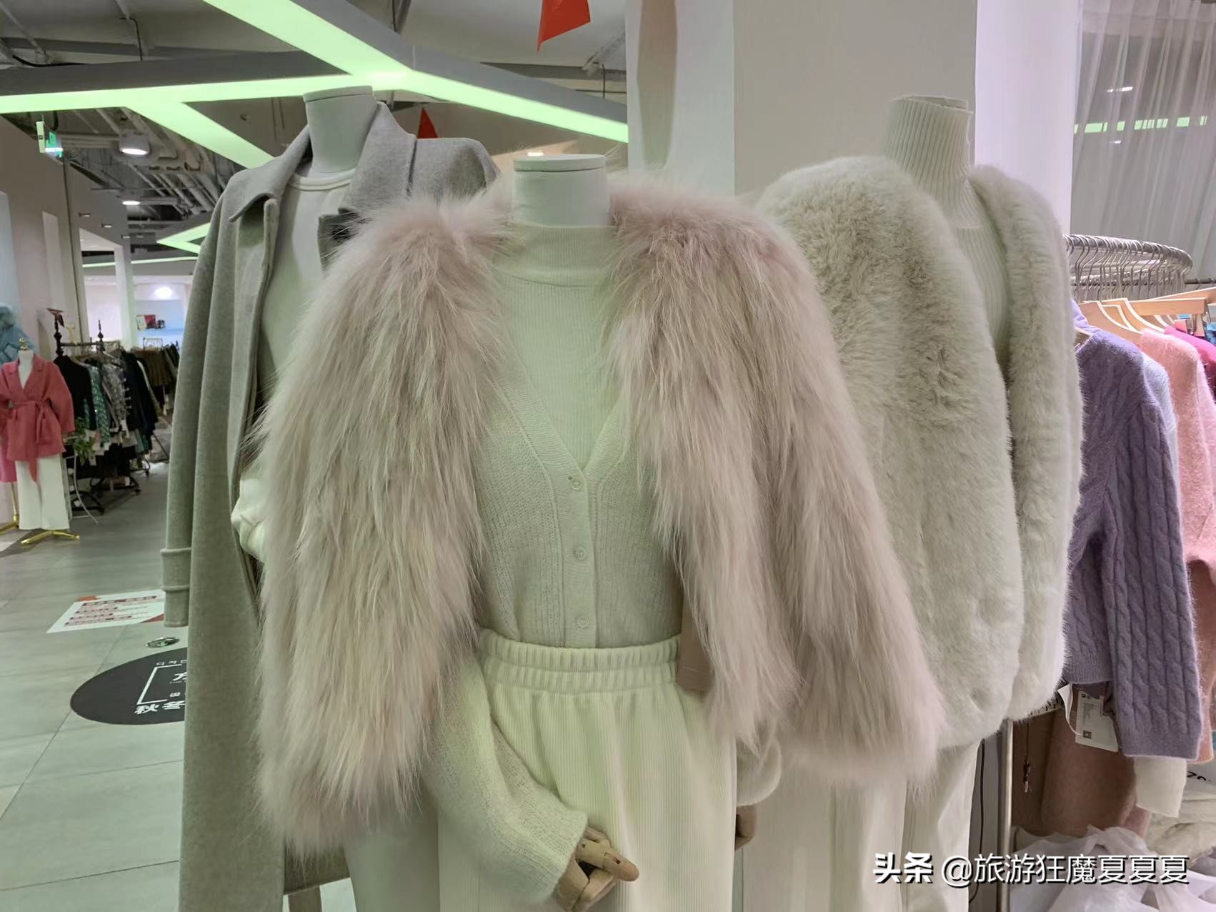 成都有没有卖衣服一条街,成都有卖护肤品的商场吗