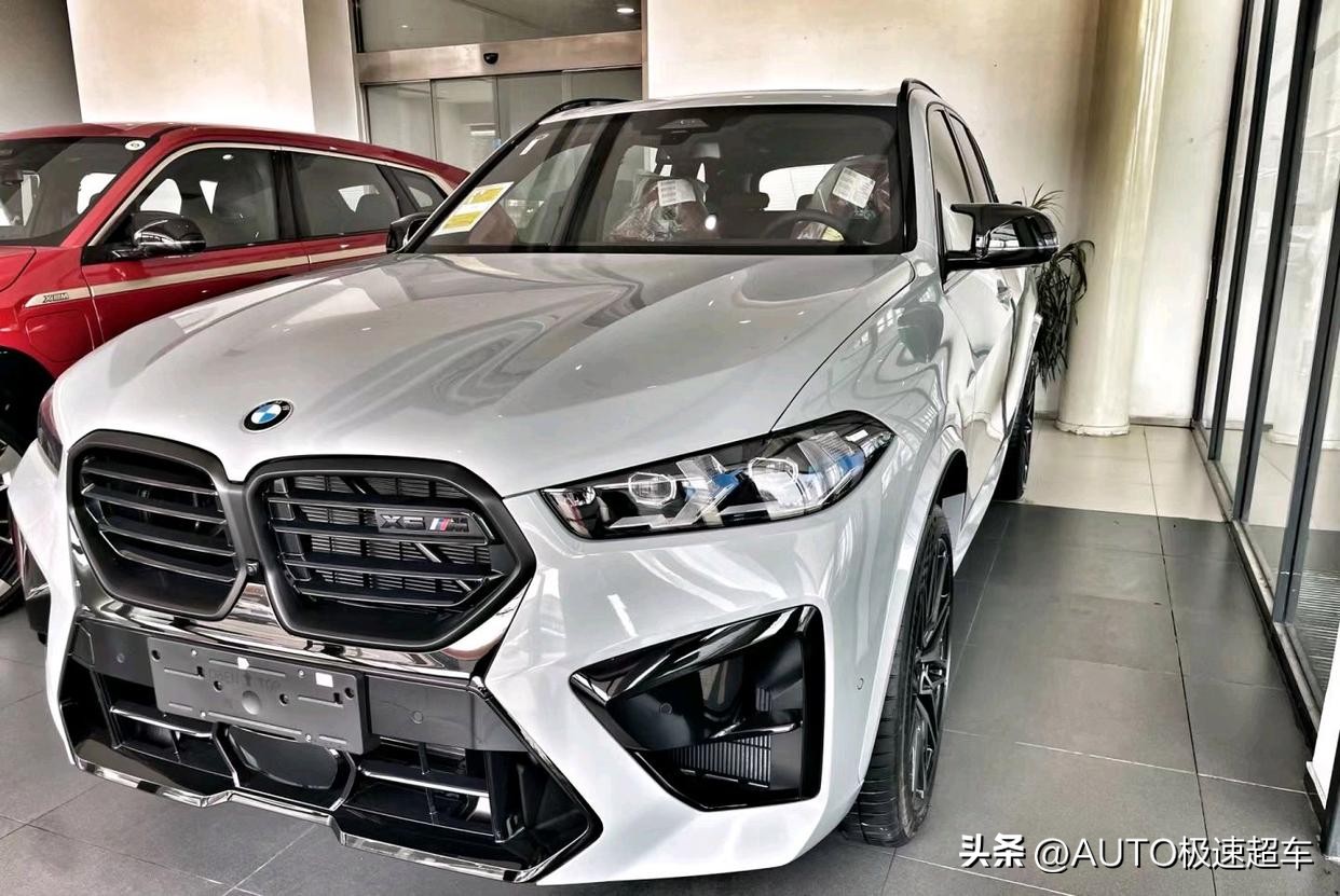 宝马x5m4.4tv8双涡轮增压发动机,全新宝马X5M
