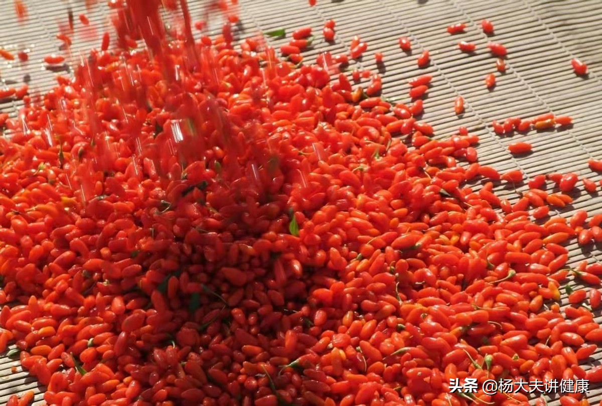 吃枸杞有什么好处和功效,吃枸杞有什么好处呢