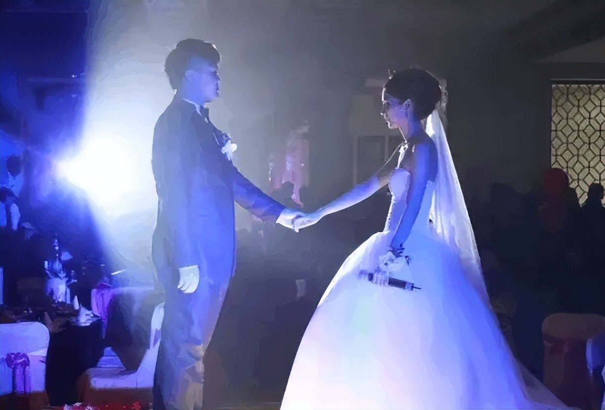 比王思聪还有钱的“沪上皇”秦奋，是个怎样的人？