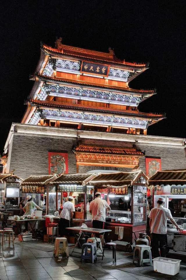 河南开封夜市的传说,开封鼓楼夜市和西司夜市