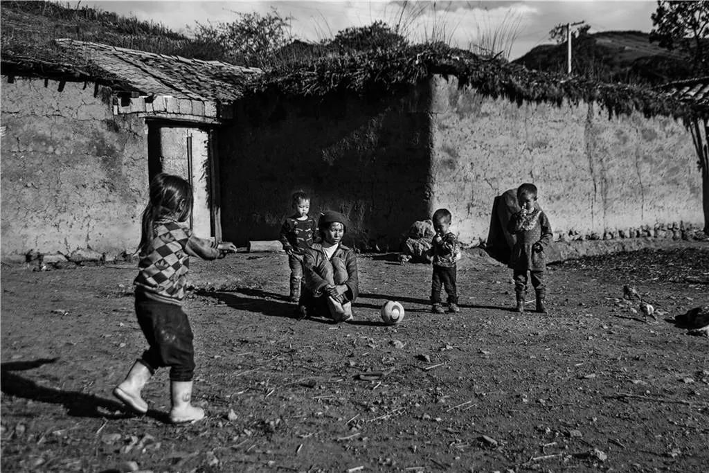 彝族千年传统民俗节日火把节、原生态赶集、幸福火车看凉山摄影团