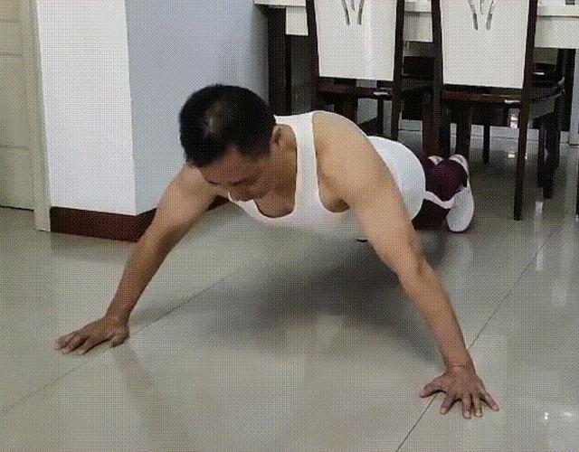 怎么在家练出腹肌胸肌,怎么在家可以练出胸肌和腹肌