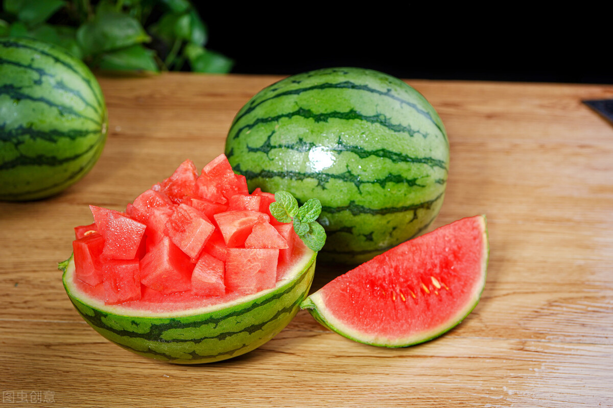 西瓜冰箱里切开放几天了可以吃吗,西瓜吃不完放冰箱保鲜