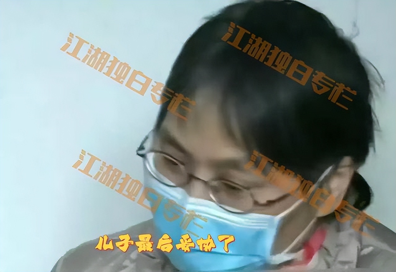 20岁小伙不干活打游戏家长怎么办,男大学生在家打游戏被妈妈嫌弃