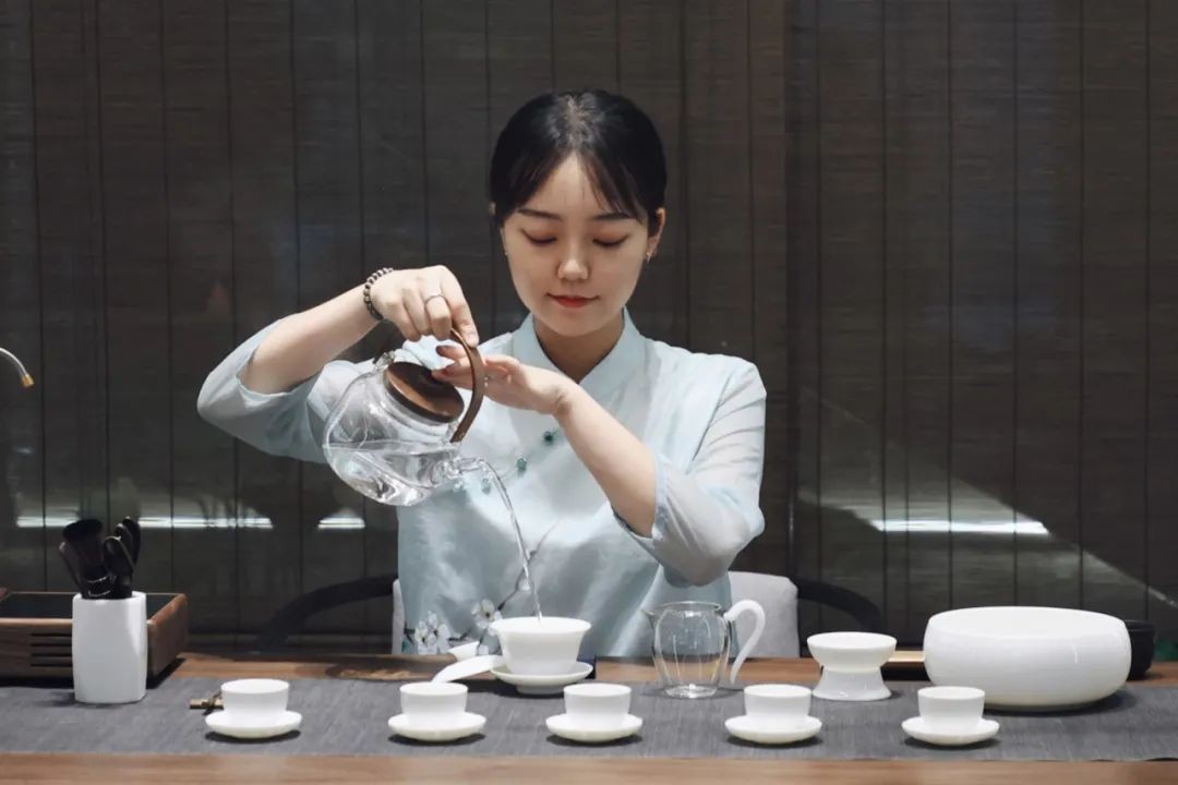 越秀服务,越秀服务创新