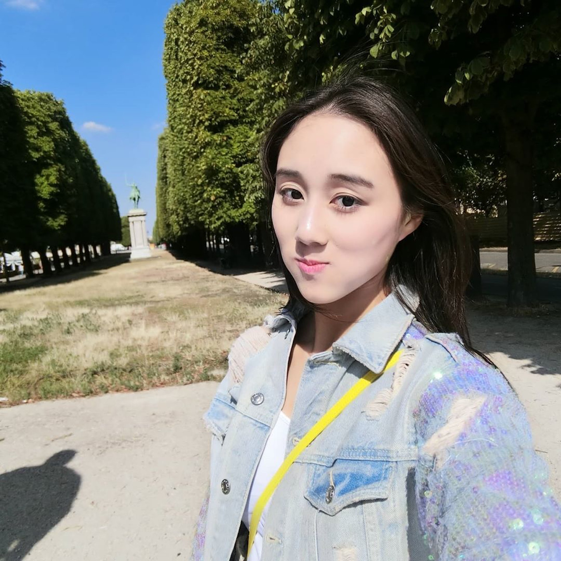 4位用钱堆出气质的二代名媛，个个富得流油，钞票与美貌成正比