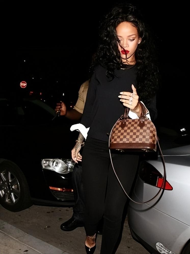 lvonthego包包中号值得入手,lv的victoire包包值得买吗