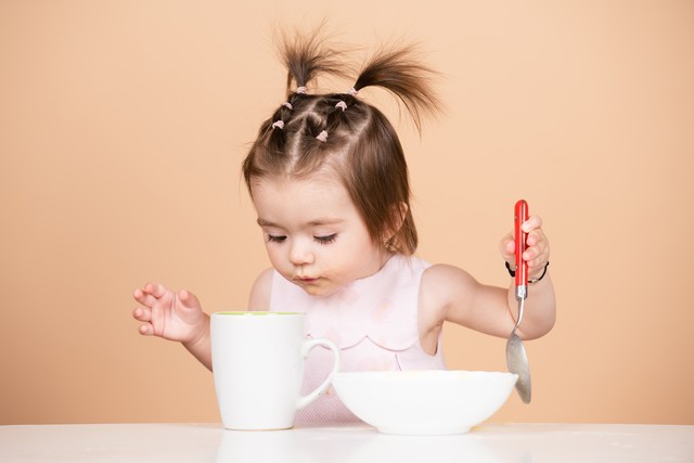 宝宝过敏不肯喝氨基酸奶粉怎么办,婴儿奶粉过敏不严重可以继续喝吗