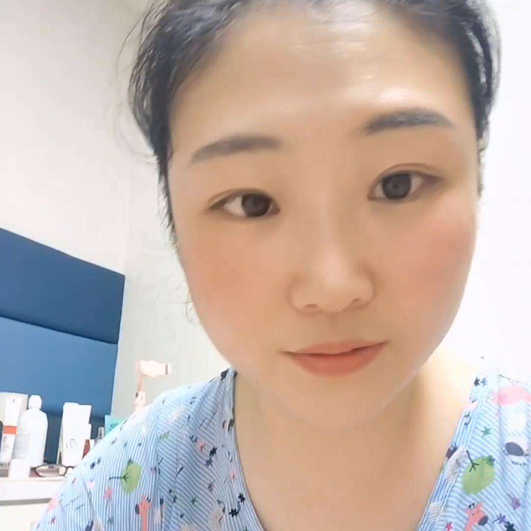 韩国打工。这几天手上图片长了好多湿疹，好痒啊。夜里都睡...