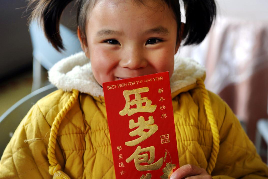 给孩子压岁钱有“讲究”，除夕和初一哪天好？寓意不同，别给错了