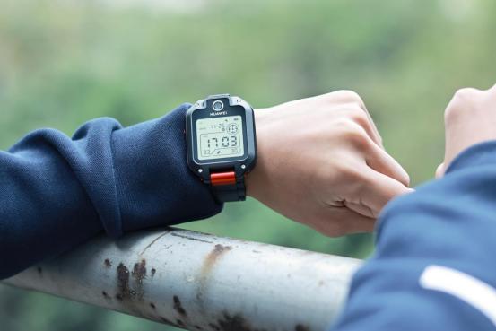 华为儿童手表5XPro深度体验：可翻转、可摘取屏幕，玩法更有趣