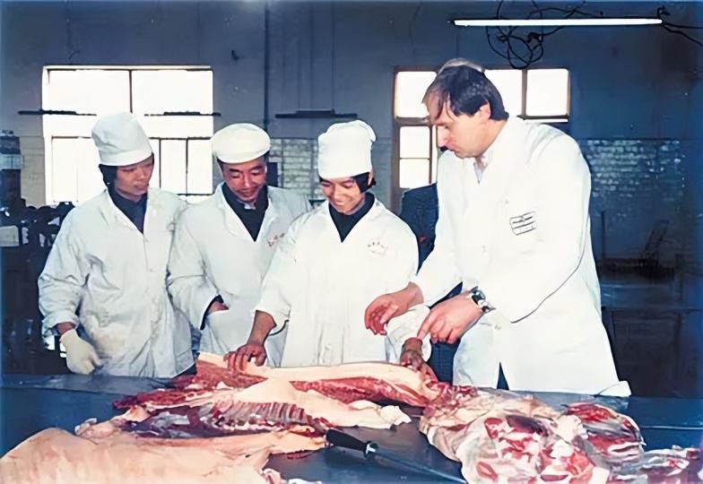 小伙卖彩票一年挣80亿,靠彩票一夜暴富走上人生巅峰