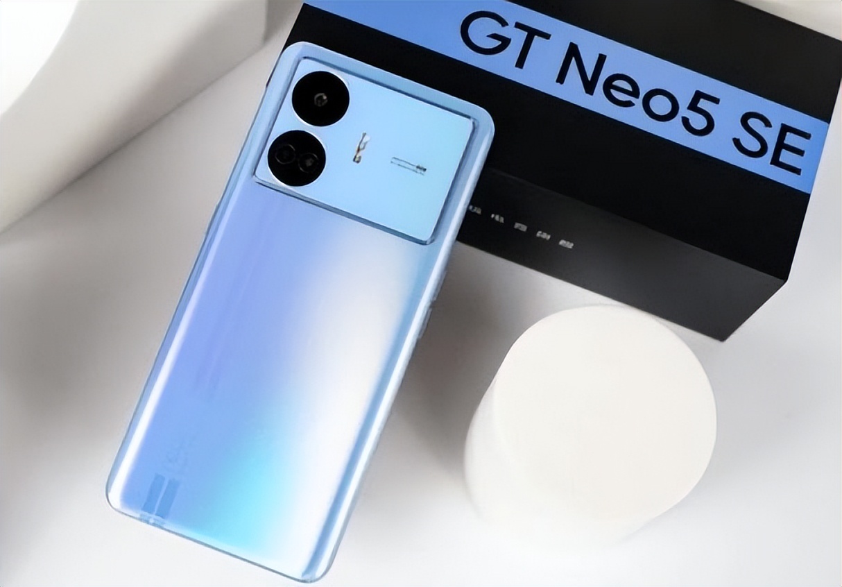 公认这四款高性价比手机值得选购,2000元以内预算这5款手机必选