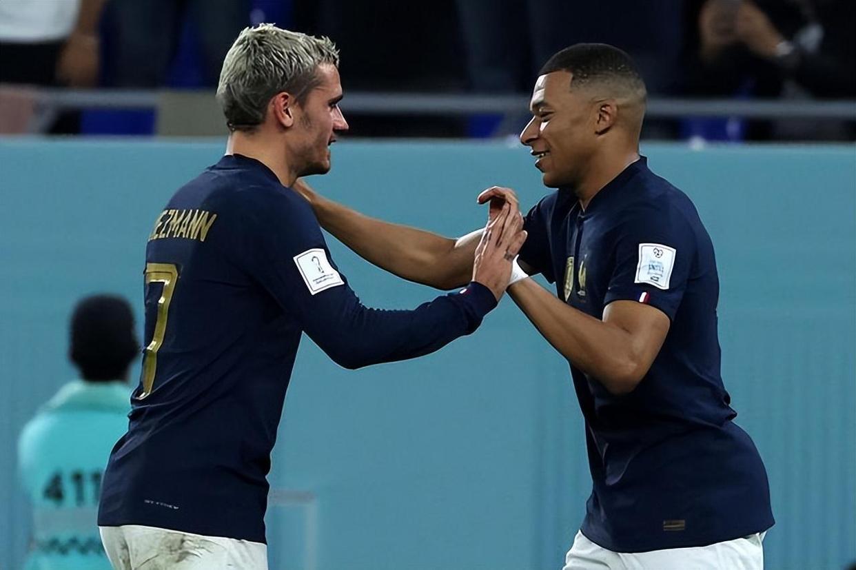 内马尔为什么踢10号位,内马尔10号位自由发挥