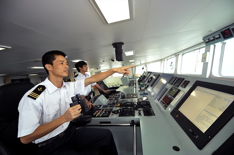 海运船员的一天工作生活,船员怎么在船上工作的