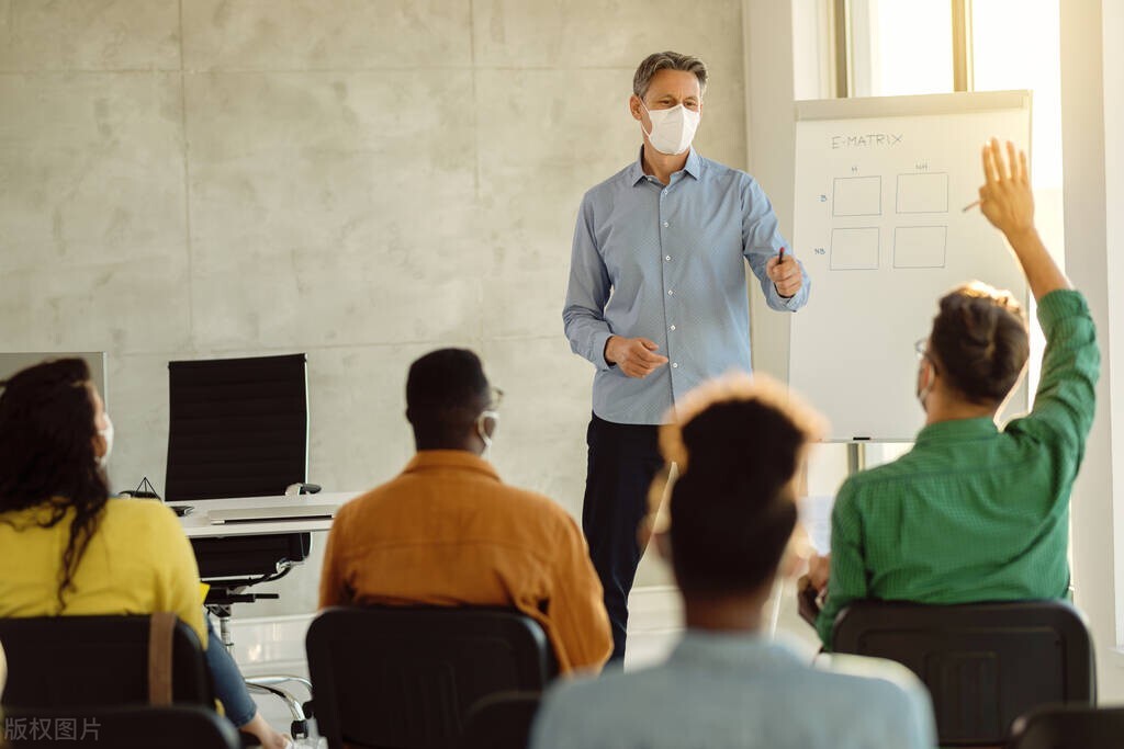 大学教师学年总结,高校教师学期教学总结范文