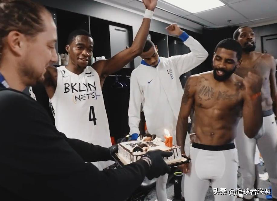 篮网队为杜兰特唱生日歌,篮网为萨姆纳庆生