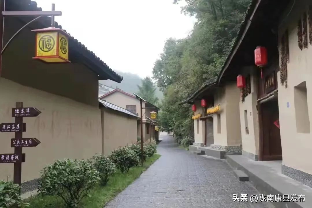 浜斾竴搴峰吇鏃呮父,浜斾竴搴峰吇搴﹀亣鏀荤暐