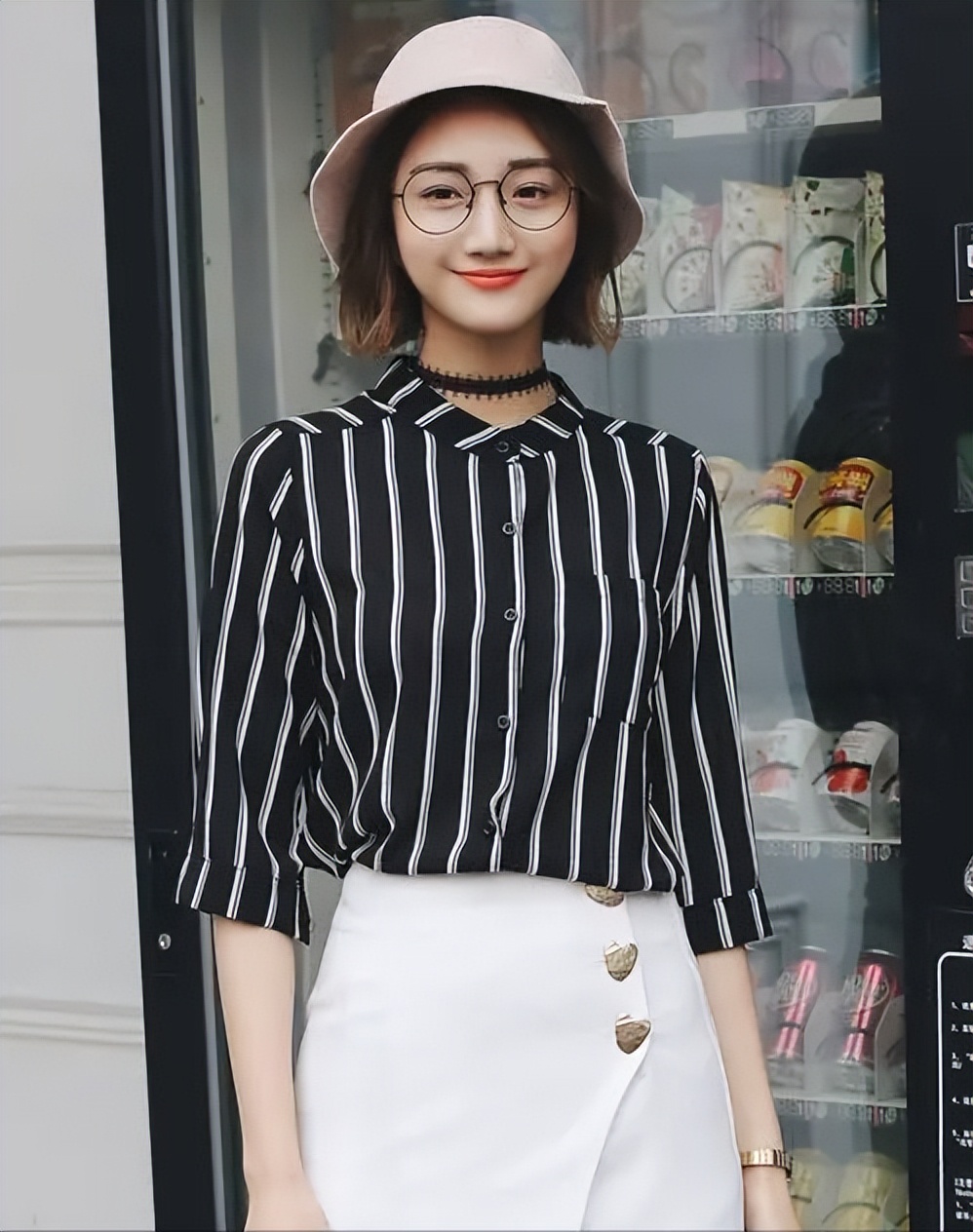 女式白衬衣内搭条纹衫,减龄必备单品之条纹衫