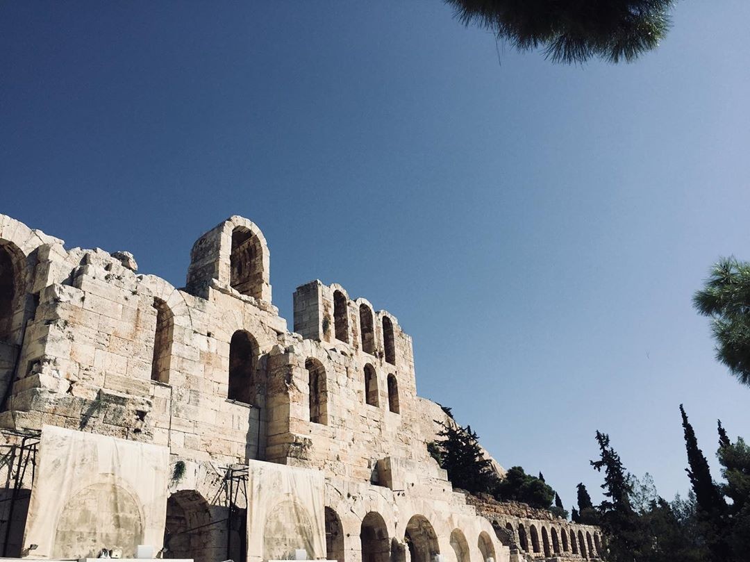 以《至大论》为中心，论古希腊拯救现象的思想源流是什么？