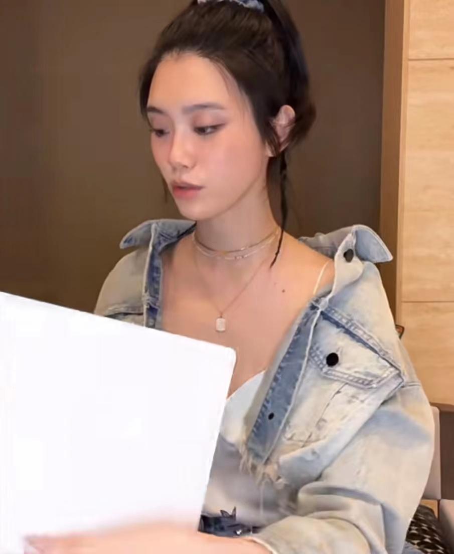 奚梦瑶晒高档丝绸睡衣,奚梦瑶晒买的4件睡衣