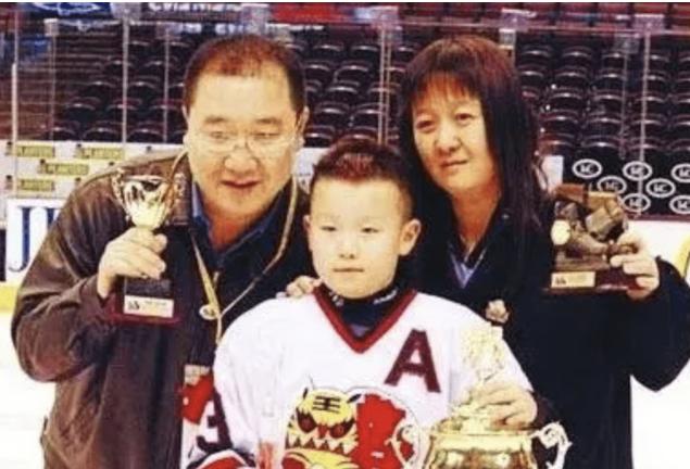 英如镝妈妈梁欢和宋丹丹,梁欢的老公是谁