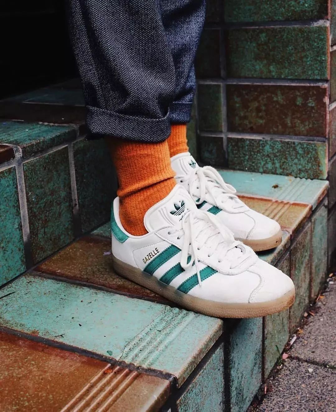 一穿就上瘾的时尚鞋,最新款的胶底鞋