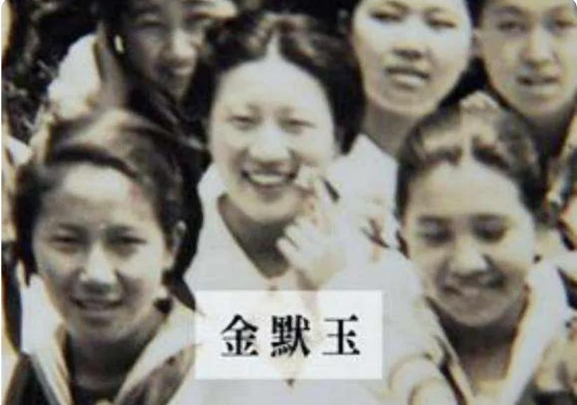 清朝最后一个格格都不敢说的话,清朝最后一位格格不是亲生