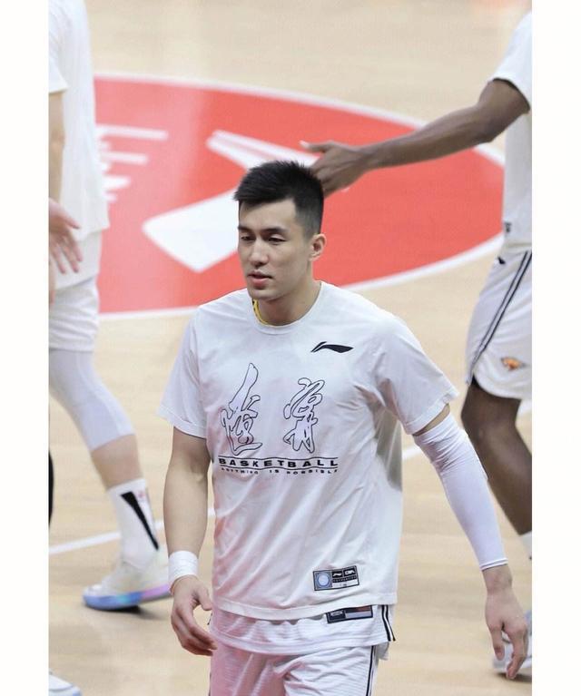 郭艾伦潘玮柏篮球,邓超郭艾伦完整视频