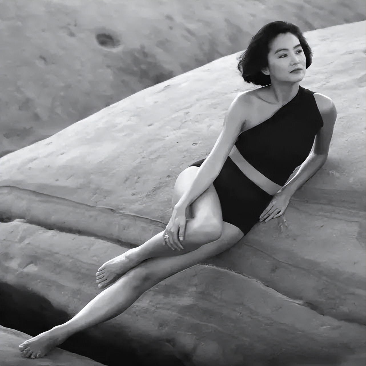 垫屁垫，烤瓷牙，戴美瞳：这些女明星的修修补补，看得人眼花缭乱