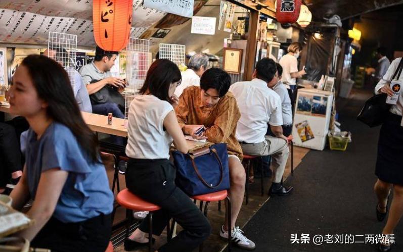 体验日本夜晚的酒吧,日本的酒吧夜生活