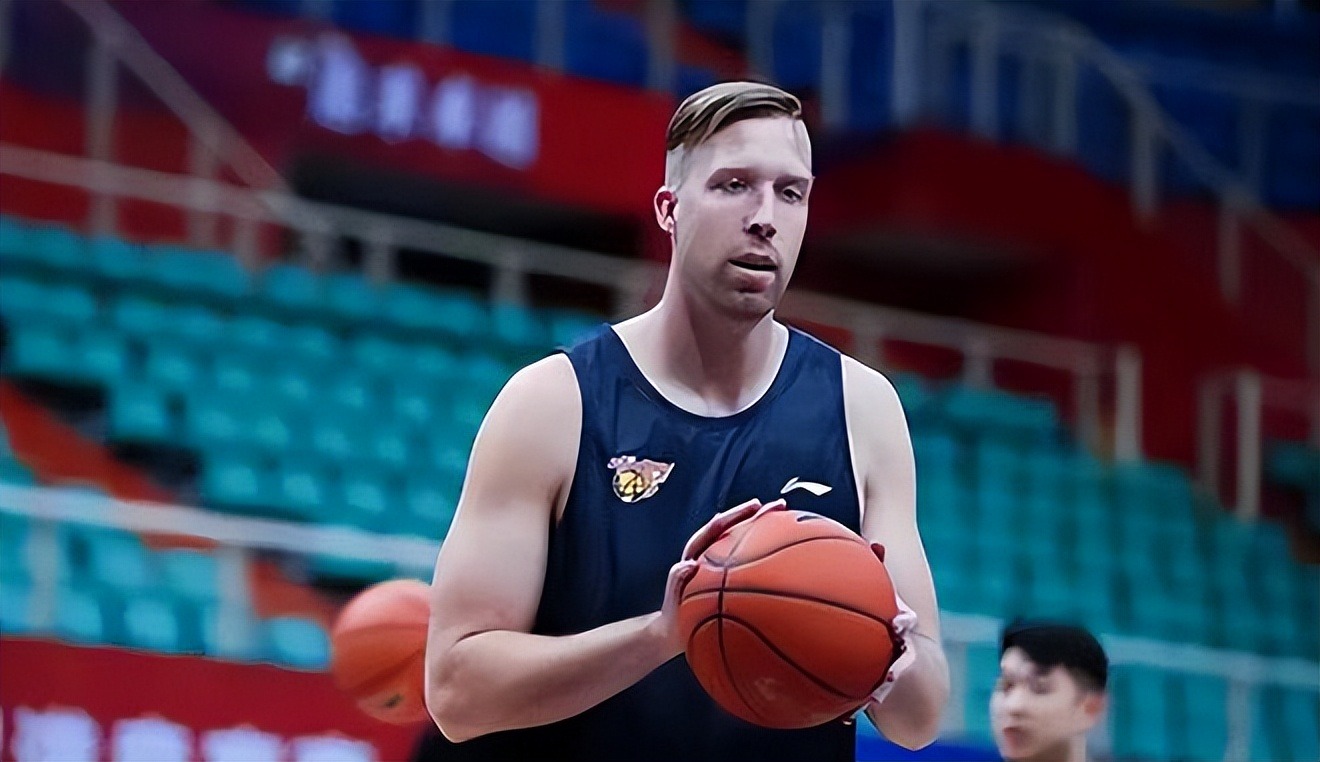 宏远徐杰胡明轩赵睿,广东宏远队赵睿最新消息