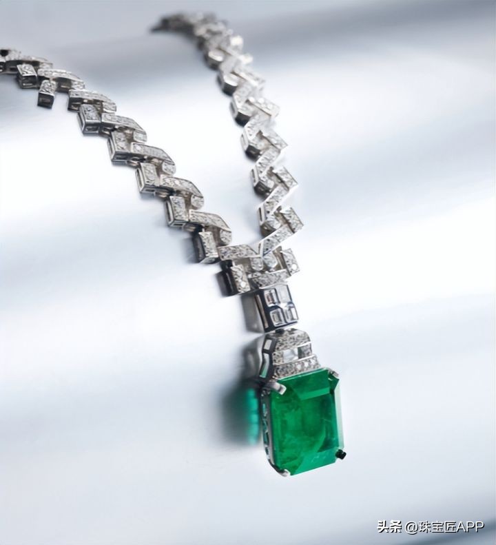 2000万翡翠、200万祖母绿，直击2022西泠印社春拍，秒懂珠宝行情