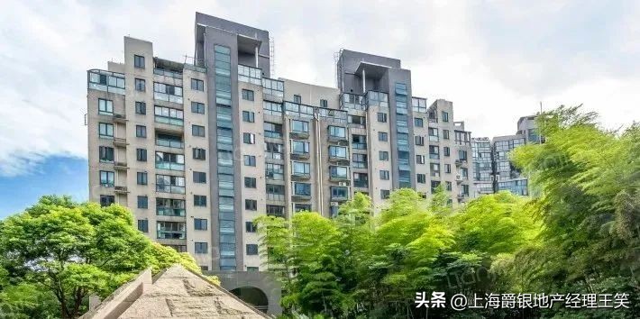 大华十八街区中心位置大平层，195M²1970万，13号线地铁口200米