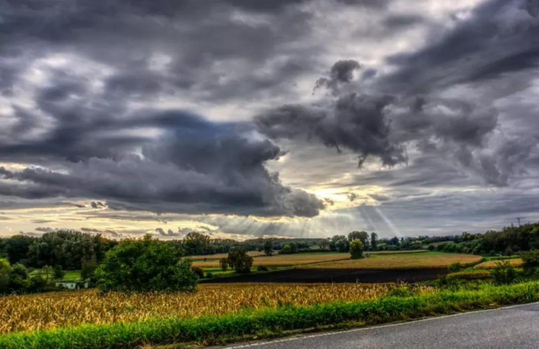 双擎和混动开起来都是轻飘飘的吗,双擎混动缺点有哪些