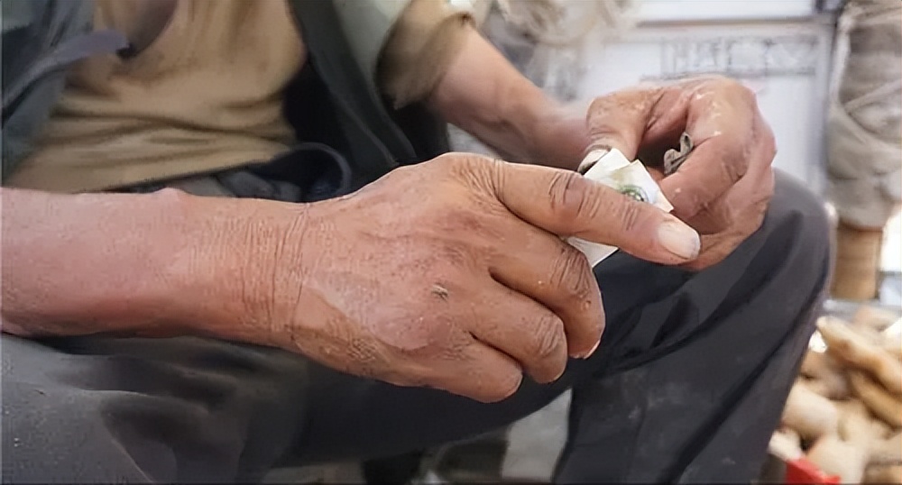 这些“小钱”，正在掏空我们的钱包，提前知道这些，存钱也并不难