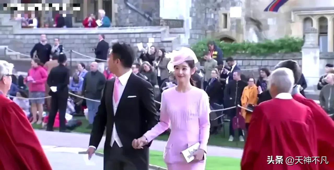 章泽天刘强东和朋友夫妻合影,刘强东章泽天英国皇室视频