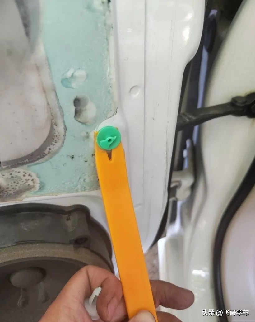 别克凯越车门锁异响和跳动,凯越锁车或者开锁反复跳动