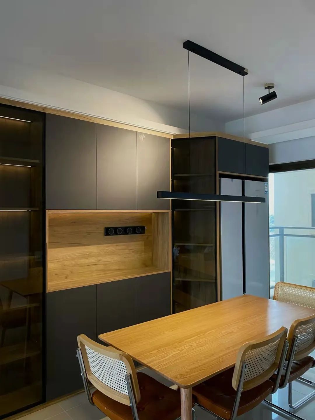 冰箱嵌入餐边柜深度多少才适合,冰箱嵌入餐边柜靠里还是靠外