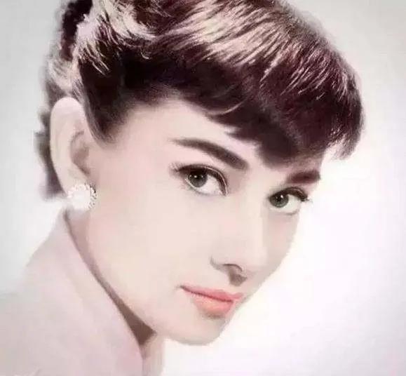 优雅女人的100个宝典,成为优雅的女人秘诀